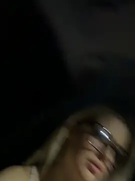 Snapshot of Holly-Glamour chatting on March 2026 09:40:01 PM Holly-Glamour online show from March 2026 09:40:01 PM