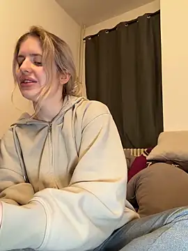 Snapshot of Holly-Glamour chatting on March 2026 09:26:01 PM Holly-Glamour online show from March 2026 09:26:01 PM