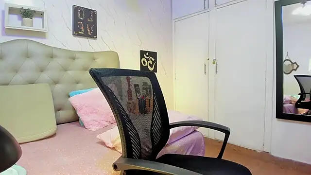 Snapshot of Antonella_Montanari chatting on October 2025 01:28:01 AM Antonella Montanari online show from October 2025 01:28:01 AM