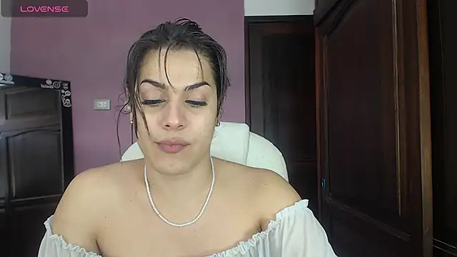 Snapshot of Luciana_Ortiz1 chatting on February 2025 03:48:02 PM Luciana Ortiz1 online show from February 2025 03:48:02 PM