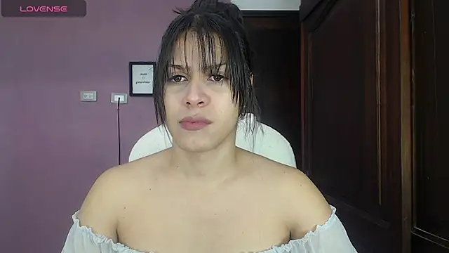 Snapshot of Luciana_Ortiz1 chatting on March 2025 03:09:02 PM Luciana Ortiz1 online show from March 2025 03:09:02 PM