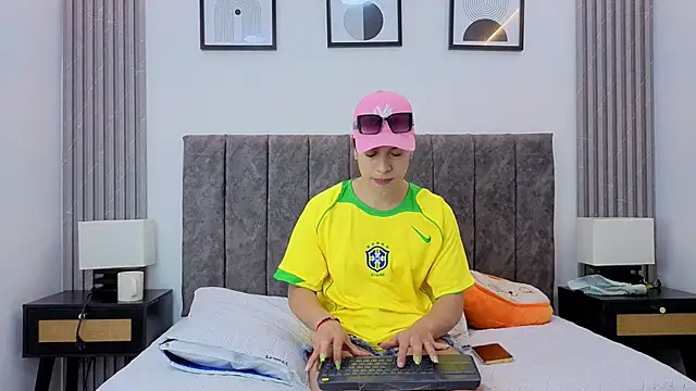 Snapshot of Luciana_Ortiz1 chatting on December 2025 01:26:01 PM Luciana Ortiz1 online show from December 2025 01:26:01 PM