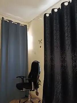 Cryaluna online show from June 2026 07:44:01 AM