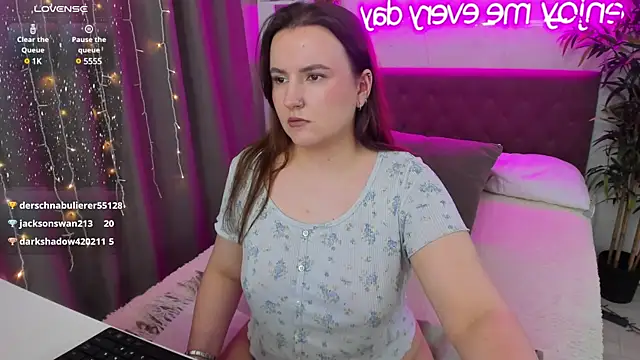 Snapshot of FeralPeach chatting on December 2024 08:23:02 AM FeralPeach online show from December 2024 08:23:02 AM