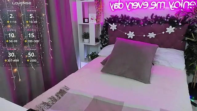 Snapshot of FeralPeach chatting on January 2025 10:38:02 AM FeralPeach online show from January 2025 10:38:02 AM