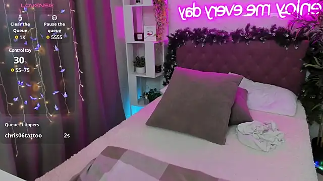 Snapshot of FeralPeach chatting on January 2025 08:57:02 AM FeralPeach online show from January 2025 08:57:02 AM