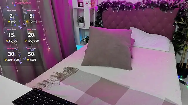 Snapshot of FeralPeach chatting on January 2025 10:31:02 AM FeralPeach online show from January 2025 10:31:02 AM