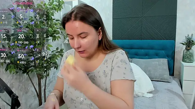 Snapshot of FeralPeach chatting on February 2025 05:09:01 AM FeralPeach online show from February 2025 05:09:01 AM