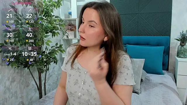 Snapshot of FeralPeach chatting on February 2025 08:10:01 AM FeralPeach online show from February 2025 08:10:01 AM