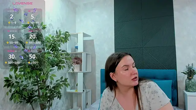 Snapshot of FeralPeach chatting on February 2025 09:37:01 AM FeralPeach online show from February 2025 09:37:01 AM