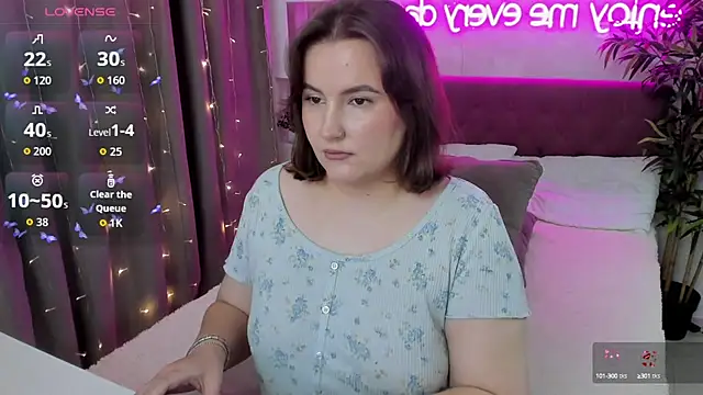 Snapshot of FeralPeach chatting on September 2025 04:14:02 AM FeralPeach online show from September 2025 04:14:02 AM