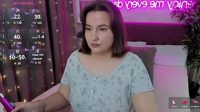 Snapshot of FeralPeach chatting on September 2025 04:03:01 AM FeralPeach online show from September 2025 04:03:01 AM