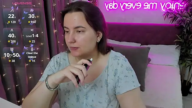 Snapshot of FeralPeach chatting on September 2025 03:41:01 AM FeralPeach online show from September 2025 03:41:01 AM