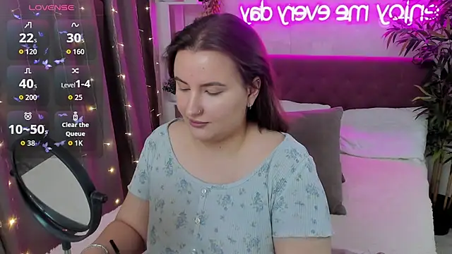 Snapshot of FeralPeach chatting on October 2025 04:24:02 AM FeralPeach online show from October 2025 04:24:02 AM