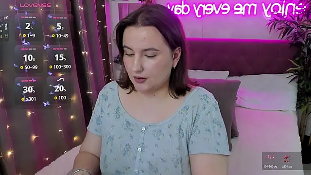 Snapshot of FeralPeach chatting on November 2025 06:16:02 AM FeralPeach online show from November 2025 06:16:02 AM