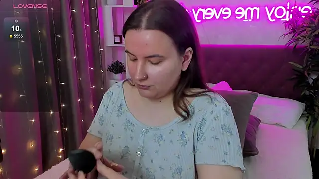 FeralPeach online show from May 2026 07:17:02 AM