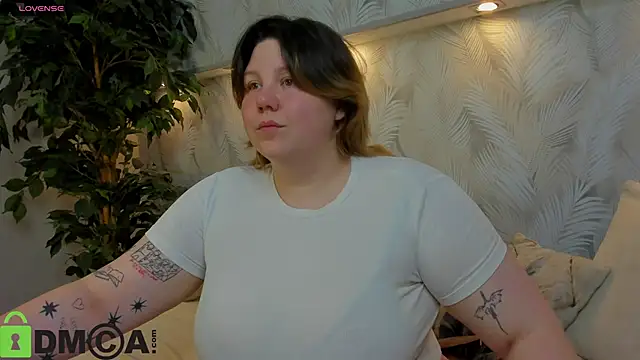 Snapshot of Ruth_Oliver chatting on July 2026 01:05:02 AM Ruth Oliver online show from July 2026 01:05:02 AM