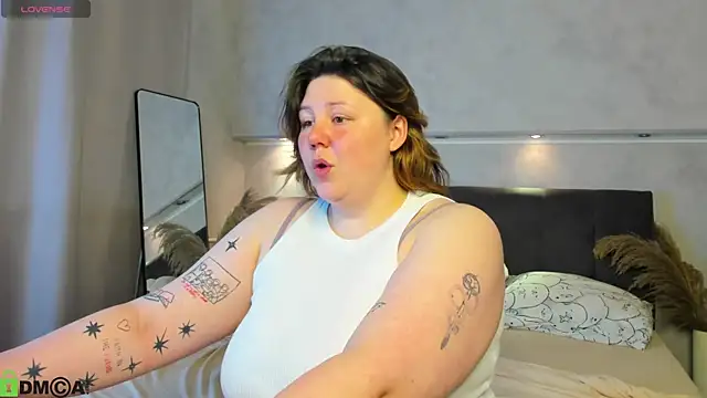 Snapshot of Ruth_Oliver chatting on July 2026 01:12:02 AM Ruth Oliver online show from July 2026 01:12:02 AM