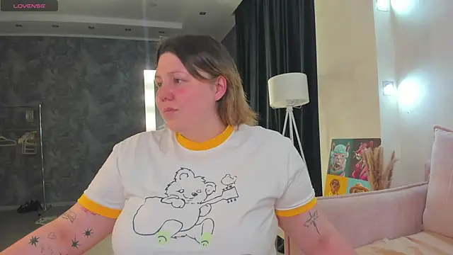 Snapshot of Ruth_Oliver chatting on July 2026 09:23:01 AM Ruth Oliver online show from July 2026 09:23:01 AM
