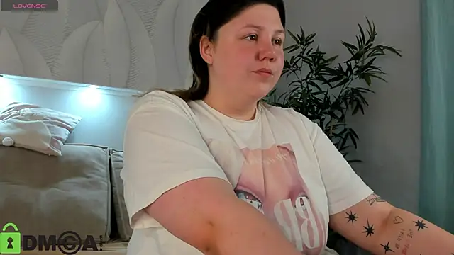 Snapshot of Ruth_Oliver chatting on July 2026 01:12:01 AM Ruth Oliver online show from July 2026 01:12:01 AM
