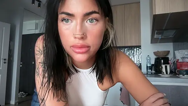 Snapshot of Marakuia054 chatting on November 2025 10:54:02 AM Marakuia054 online show from November 2025 10:54:02 AM