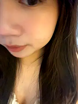 Snapshot of Hotellinh12 chatting on September 2025 04:40:01 PM Hotellinh12 online show from September 2025 04:40:01 PM