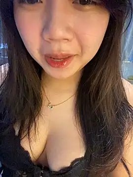 Snapshot of Hotellinh12 chatting on September 2025 04:42:01 PM Hotellinh12 online show from September 2025 04:42:01 PM