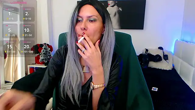 Snapshot of EvelynQueenn chatting on December 2024 06:56:02 AM EvelynQueenn online show from December 2024 06:56:02 AM