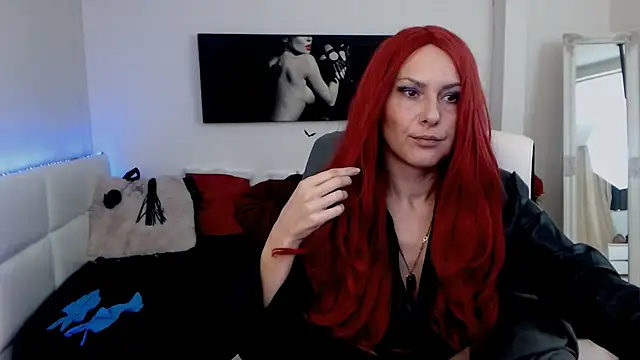 Snapshot of EvelynQueenn chatting on January 2025 06:06:01 AM EvelynQueenn online show from January 2025 06:06:01 AM
