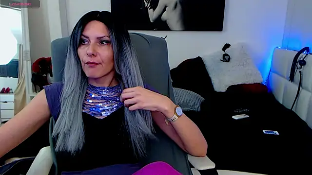 Snapshot of EvelynQueenn chatting on February 2025 11:18:02 AM EvelynQueenn online show from February 2025 11:18:02 AM