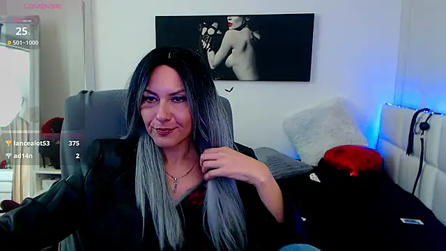 Snapshot of EvelynQueenn chatting on February 2025 06:31:01 AM EvelynQueenn online show from February 2025 06:31:01 AM