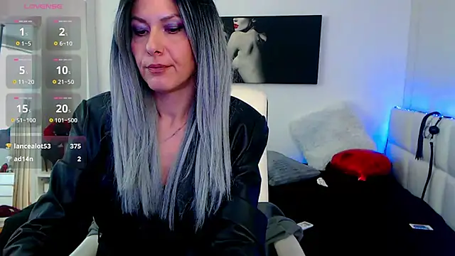Snapshot of EvelynQueenn chatting on February 2025 09:35:01 AM EvelynQueenn online show from February 2025 09:35:01 AM