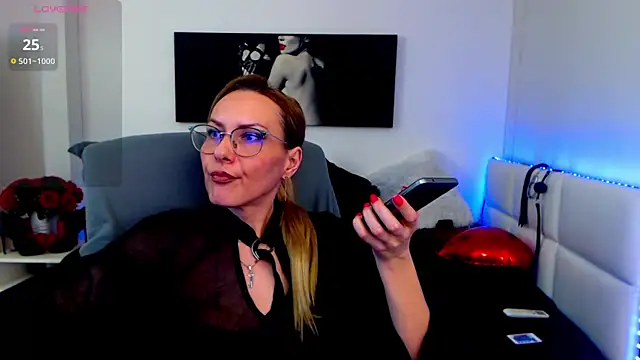 Snapshot of EvelynQueenn chatting on February 2025 09:36:02 AM EvelynQueenn online show from February 2025 09:36:02 AM