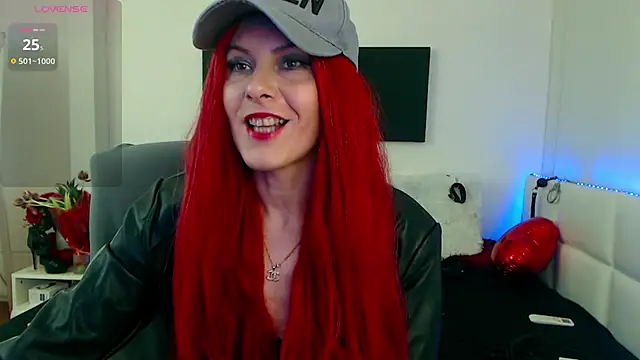 Snapshot of EvelynQueenn chatting on March 2025 04:10:01 AM EvelynQueenn online show from March 2025 04:10:01 AM