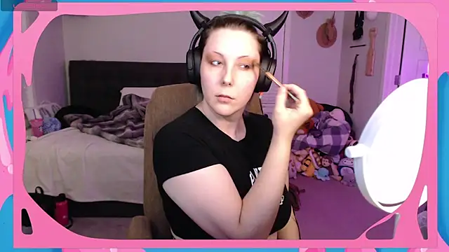 Snapshot of CirqueNoirBlu chatting on September 2025 02:23:01 AM CirqueNoirBlu online show from September 2025 02:23:01 AM