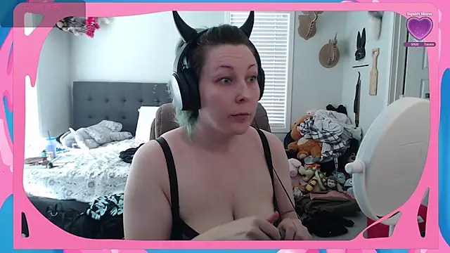 Snapshot of CirqueNoirBlu chatting on October 2025 09:54:02 PM CirqueNoirBlu online show from October 2025 09:54:02 PM