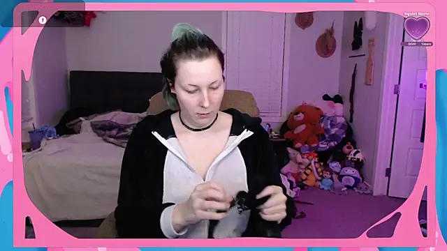 Snapshot of CirqueNoirBlu chatting on October 2025 03:38:01 AM CirqueNoirBlu online show from October 2025 03:38:01 AM