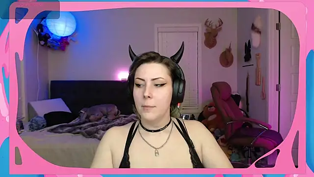 Snapshot of CirqueNoirBlu chatting on November 2025 03:49:02 AM CirqueNoirBlu online show from November 2025 03:49:02 AM