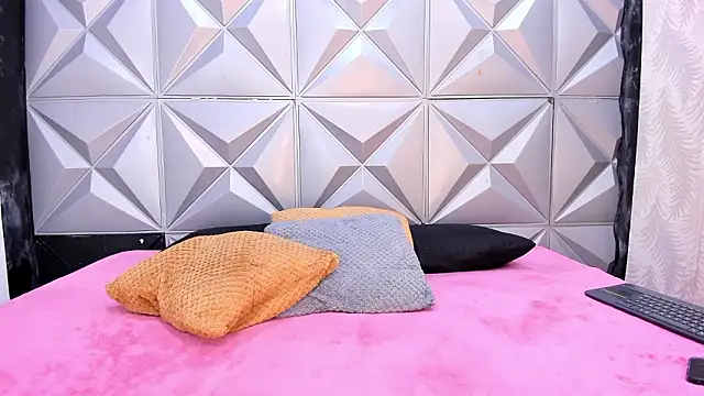 SofiAndNicol online show from March 2026 11:06:01 AM