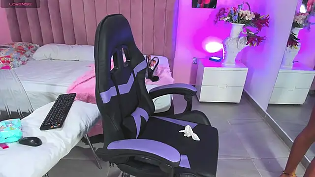 RolyLoren online show from December 2024 06:08:01 PM