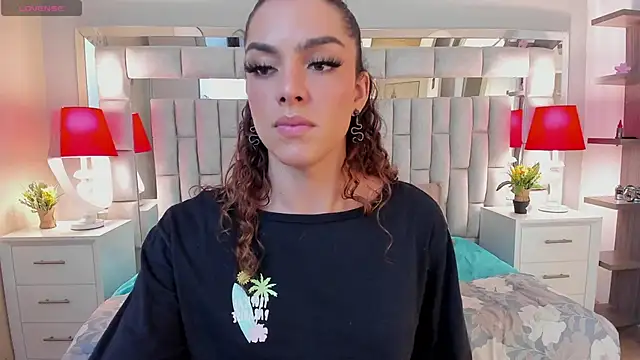 Snapshot of mariiahneedles chatting on October 2025 10:51:02 PM mariiahneedles online show from October 2025 10:51:02 PM