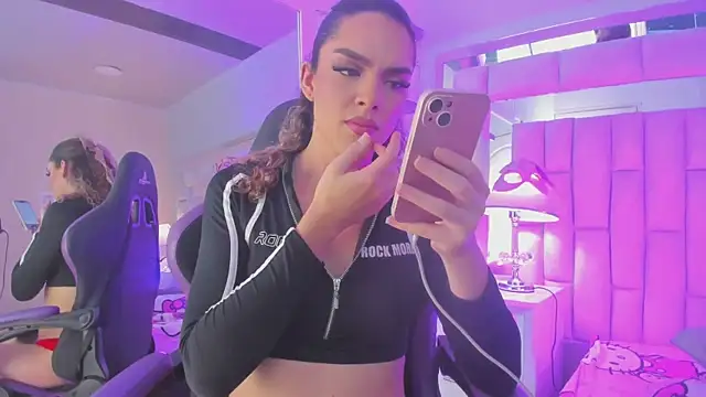 mariiahneedles online show from May 2026 10:16:01 PM