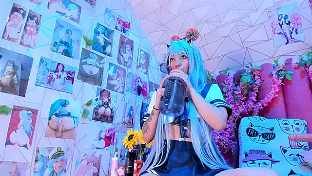 Alicebenett online show from September 2025 08:35:02 PM