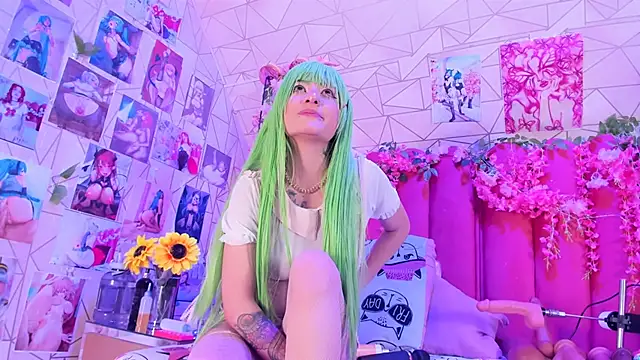 Alicebenett online show from September 2025 08:13:02 PM