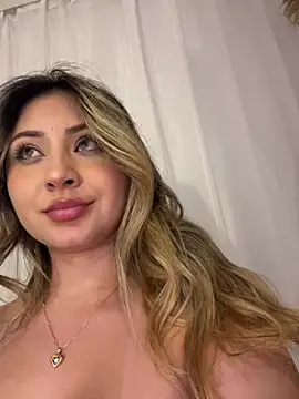 Snapshot of SaraFerreira chatting on March 2025 11:53:01 PM SaraFerreira online show from March 2025 11:53:01 PM