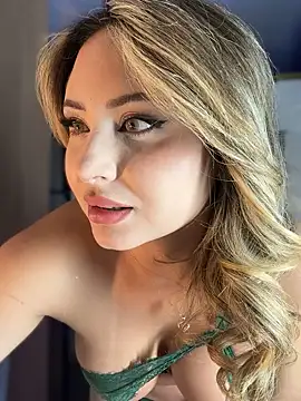 Snapshot of SaraFerreira chatting on October 2025 01:22:01 AM SaraFerreira online show from October 2025 01:22:01 AM