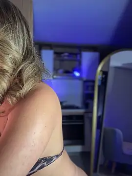 Snapshot of SaraFerreira chatting on October 2025 01:17:01 AM SaraFerreira online show from October 2025 01:17:01 AM