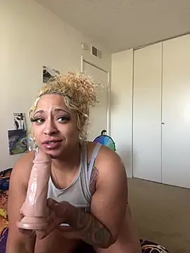 Snapshot of theshaybuttah chatting on January 2025 09:47:02 PM theshaybuttah online show from January 2025 09:47:02 PM