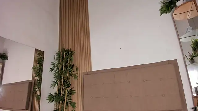 Natasha  Sccott online show from March 2025 02:25:01 AM