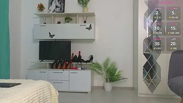 Molliblum online show from June 2026 02:17:02 PM